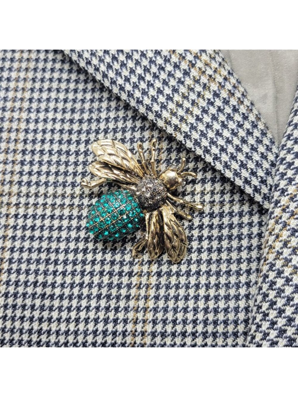 ⭐Elegant gold-toned bee brooch stunning turquoise crystal body Vintage Vibes New